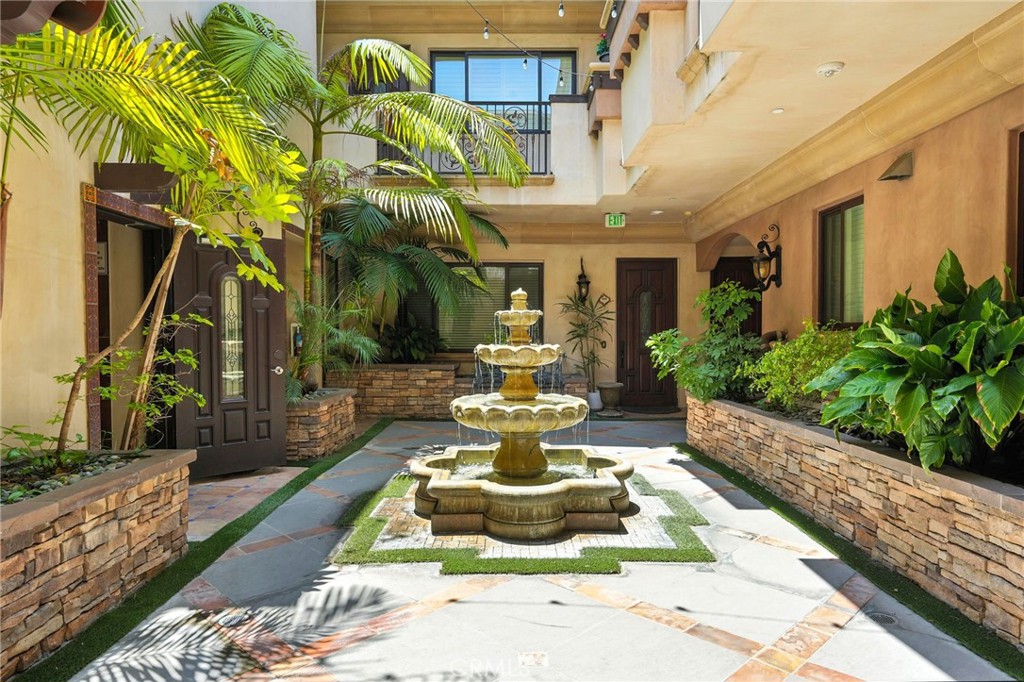 Properties 4 201 N Reese Place 101