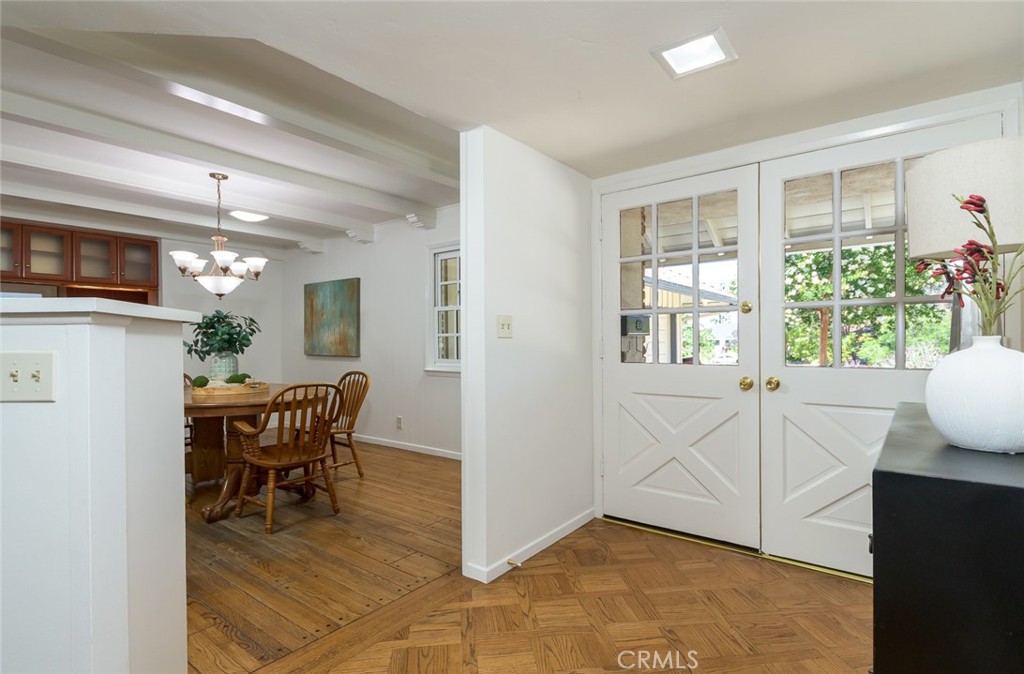 2220 W Silver Tree