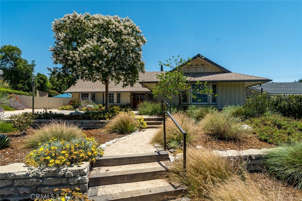 2220 W Silver Tree RD