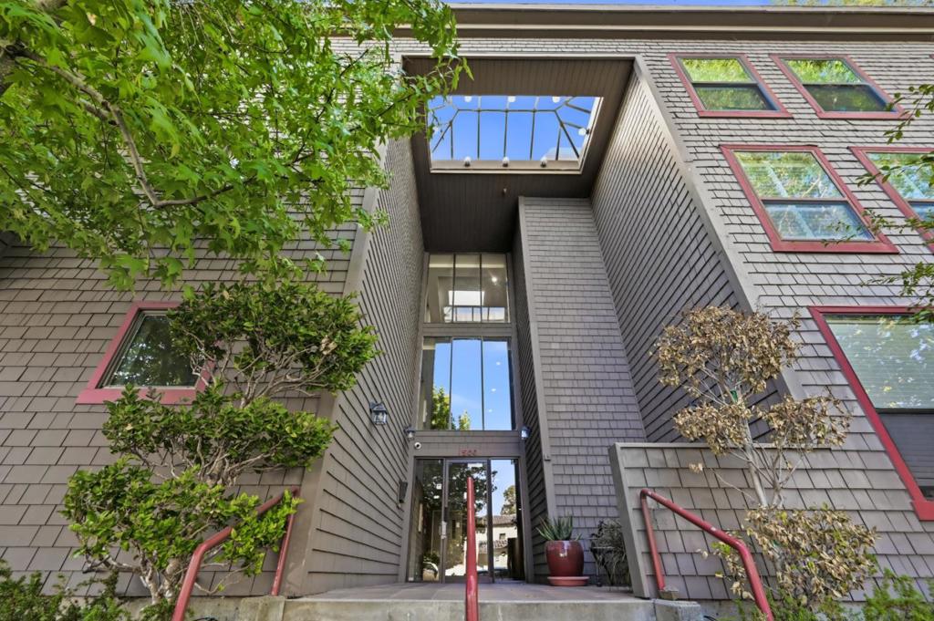 1500 Sherman Avenue 2E