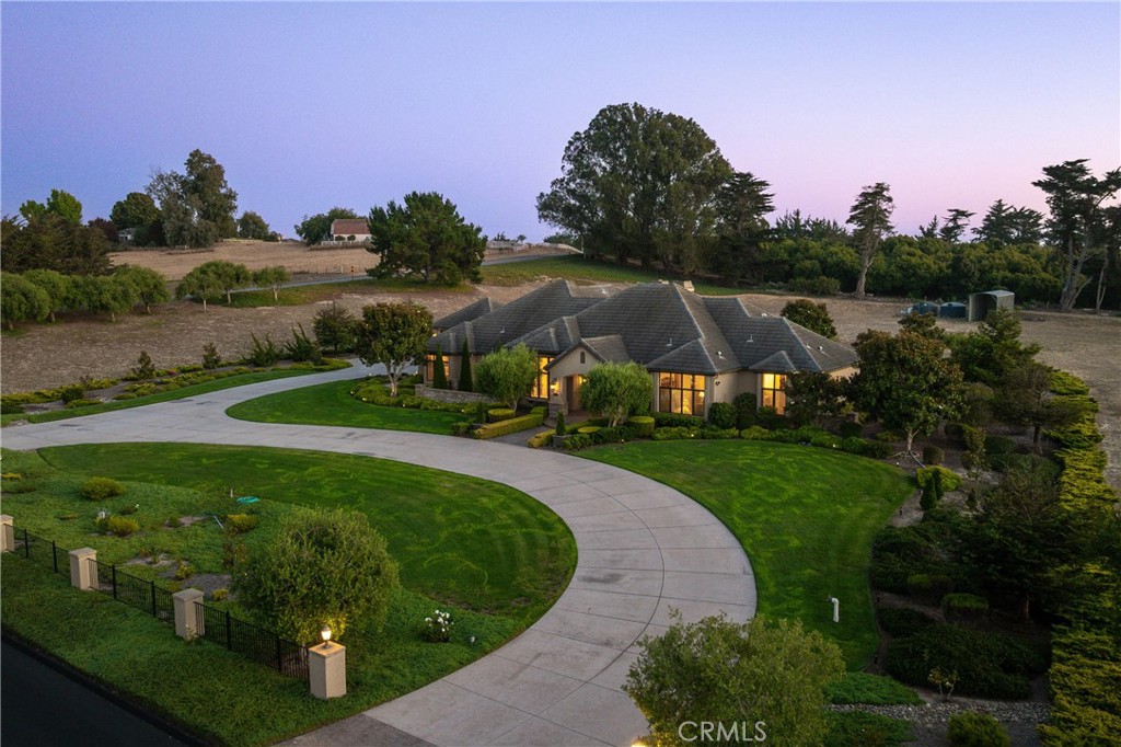 2235 Valley Oaks