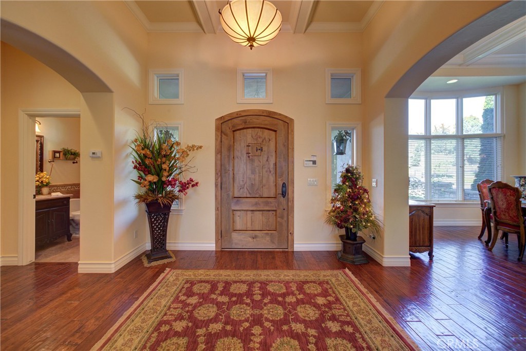 2235 Valley Oaks
