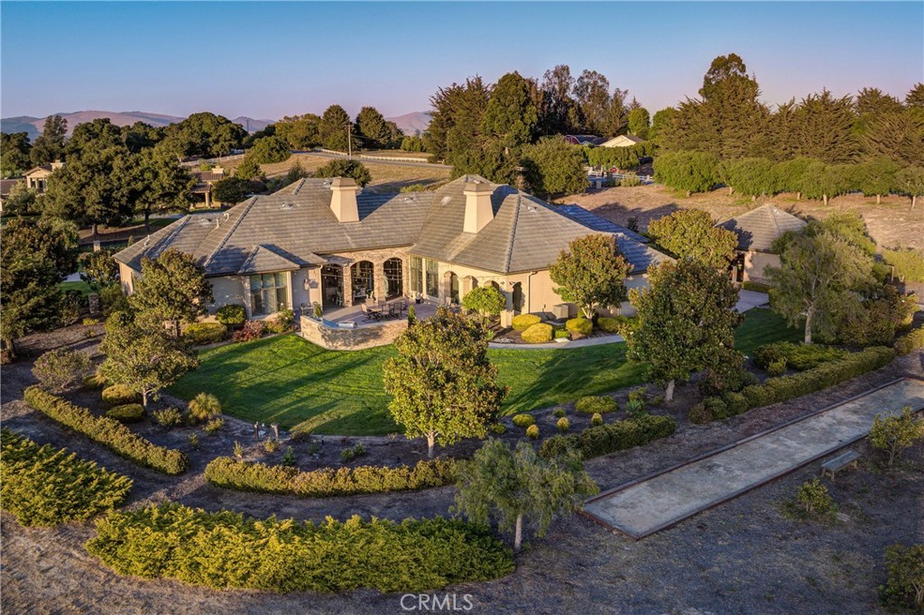 2235 Valley Oaks