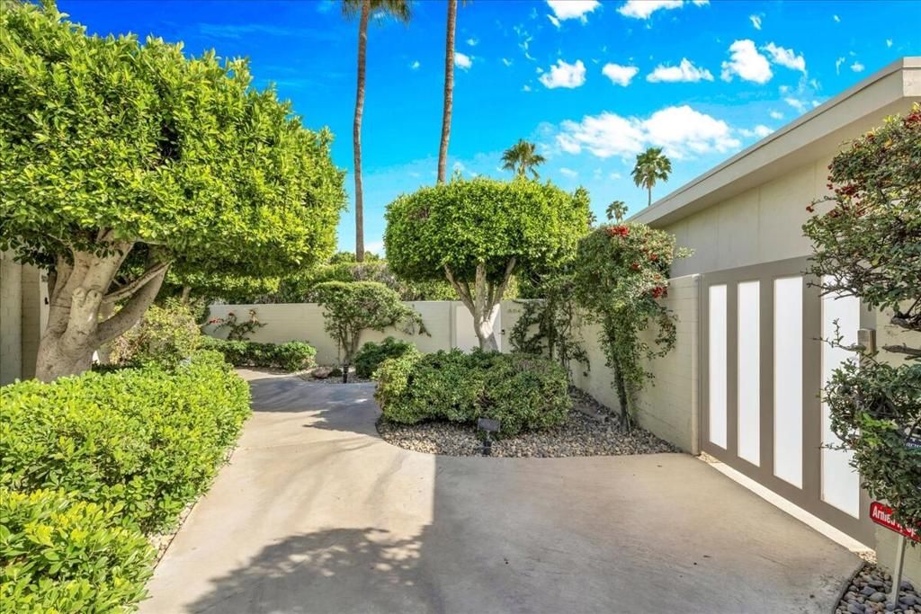 Photo of 130 W Racquet Club Road #505, Palm Springs, CA 92262 (MLS # 219144182PS)