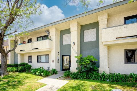 Photo of 16226 Vanowen Street #209, Van Nuys, CA 91406 (MLS # GD26014615)