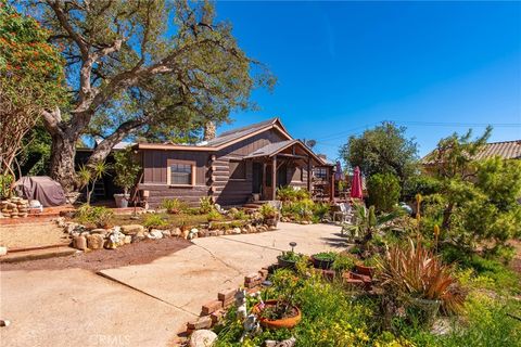 Photo of 23324 RAYMOND Street, Chatsworth, CA 91311 (MLS # SR26061391)