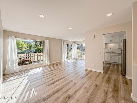 Photo of 291 Sequoia Court #17, Thousand Oaks, CA 91360 (MLS # 225005900)
