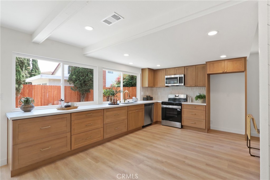 734 S Vale
