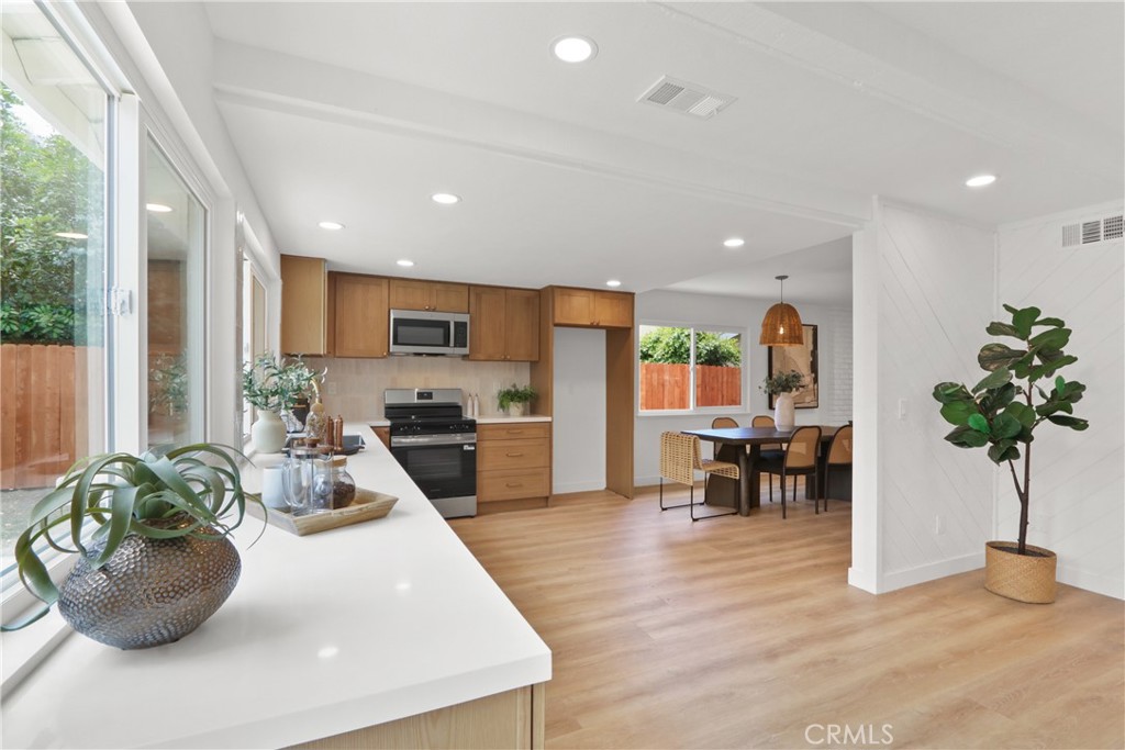 734 S Vale