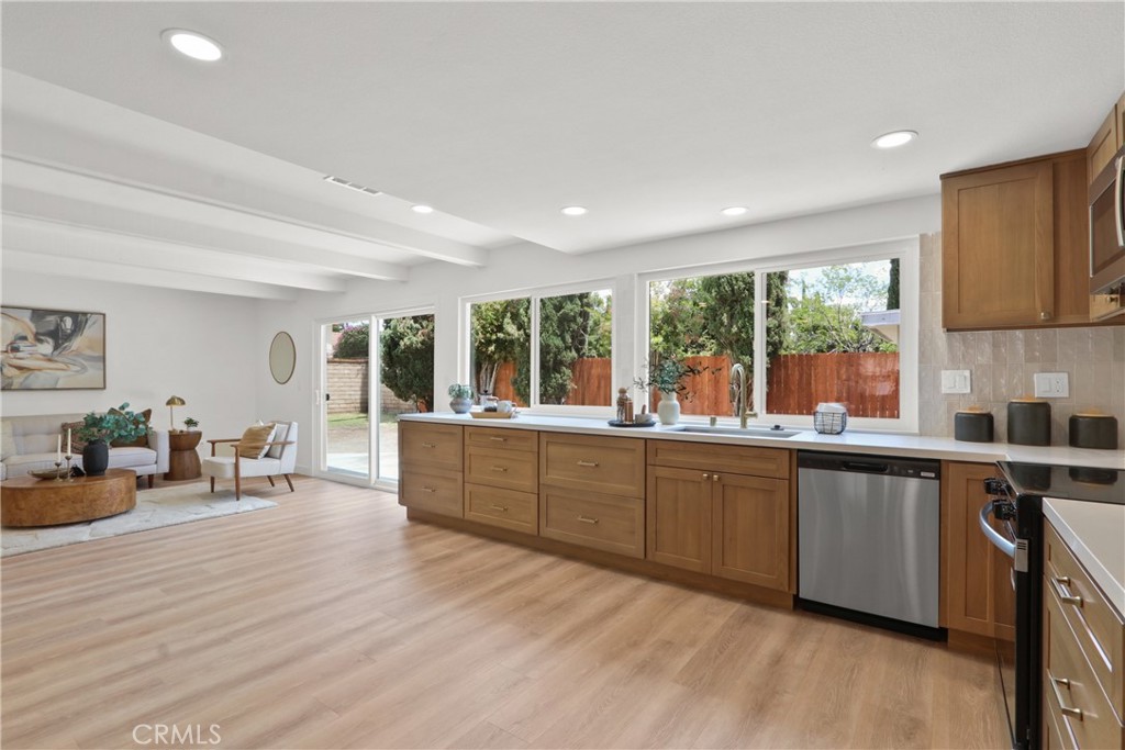 734 S Vale