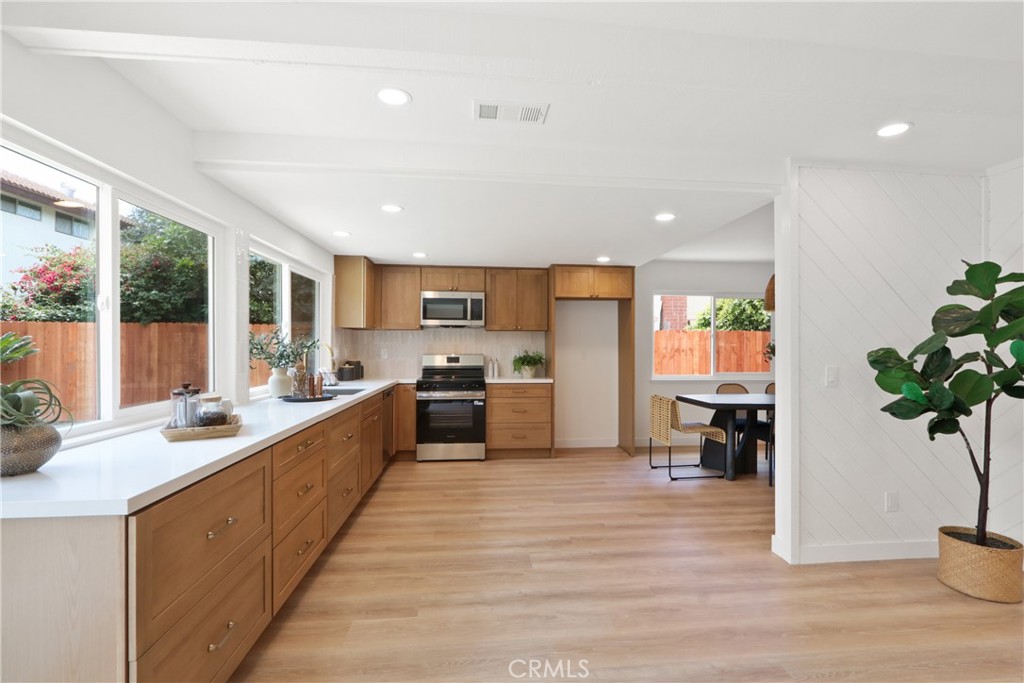 734 S Vale