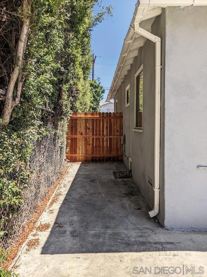5222 San Bernardo Terrace