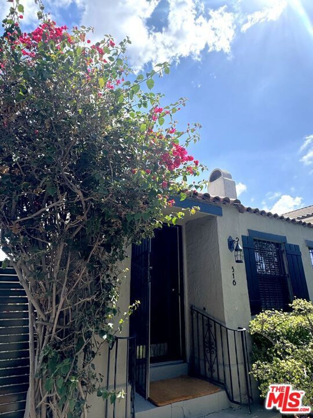 Photo of 516 N Bronson Avenue, Los Angeles, CA 90004 (MLS # 25589835)