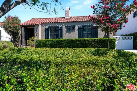 Photo of 516 N Bronson Avenue, Los Angeles, CA 90004 (MLS # 25589835)