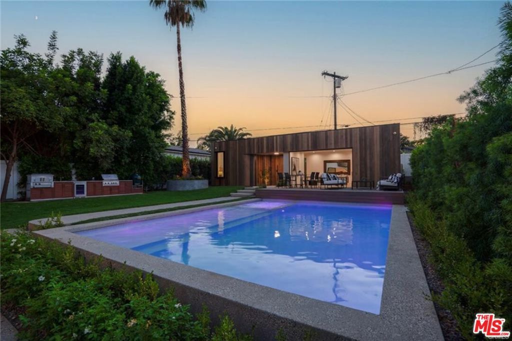 Photo of 4939 Petit Avenue, Encino, CA 91436 (MLS # 26634763)