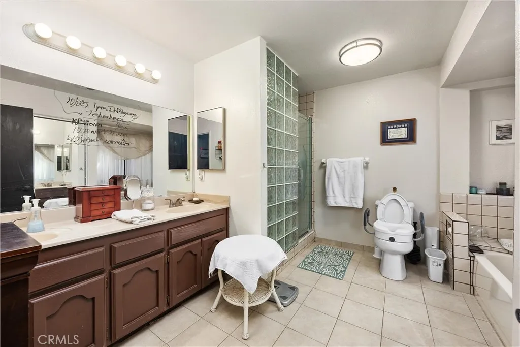 Tehachapi, California 93561, United States, 4 Bedrooms Bedrooms, ,5 BathroomsBathrooms,Residential,Active,229081