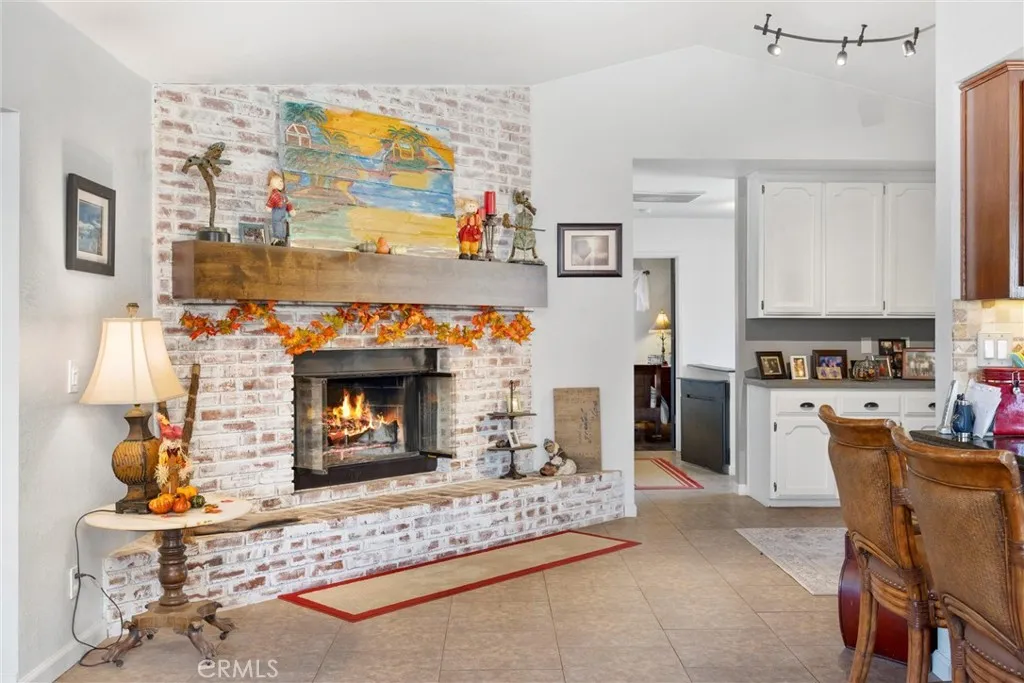 Tehachapi, California 93561, United States, 4 Bedrooms Bedrooms, ,5 BathroomsBathrooms,Residential,Active,229081