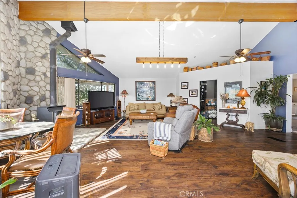 Tehachapi, California 93561, United States, 4 Bedrooms Bedrooms, ,5 BathroomsBathrooms,Residential,Active,229081