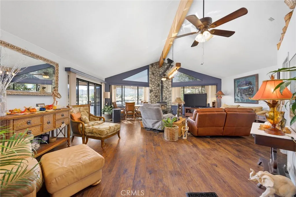 Tehachapi, California 93561, United States, 4 Bedrooms Bedrooms, ,5 BathroomsBathrooms,Residential,Active,229081