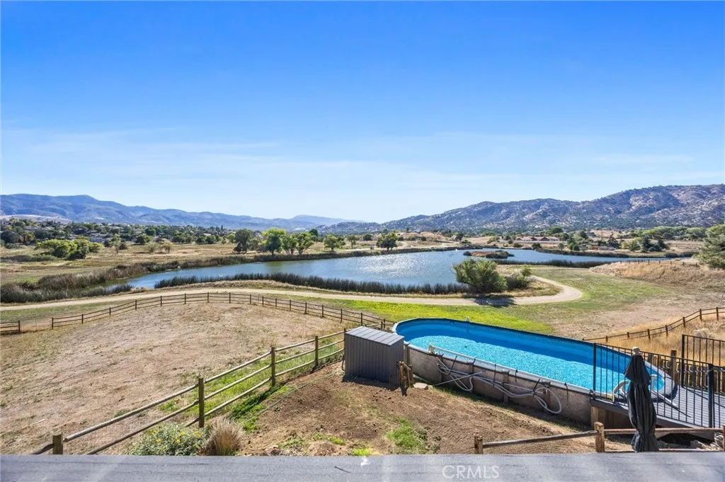 Tehachapi, California 93561, United States, 4 Bedrooms Bedrooms, ,5 BathroomsBathrooms,Residential,Active,229081