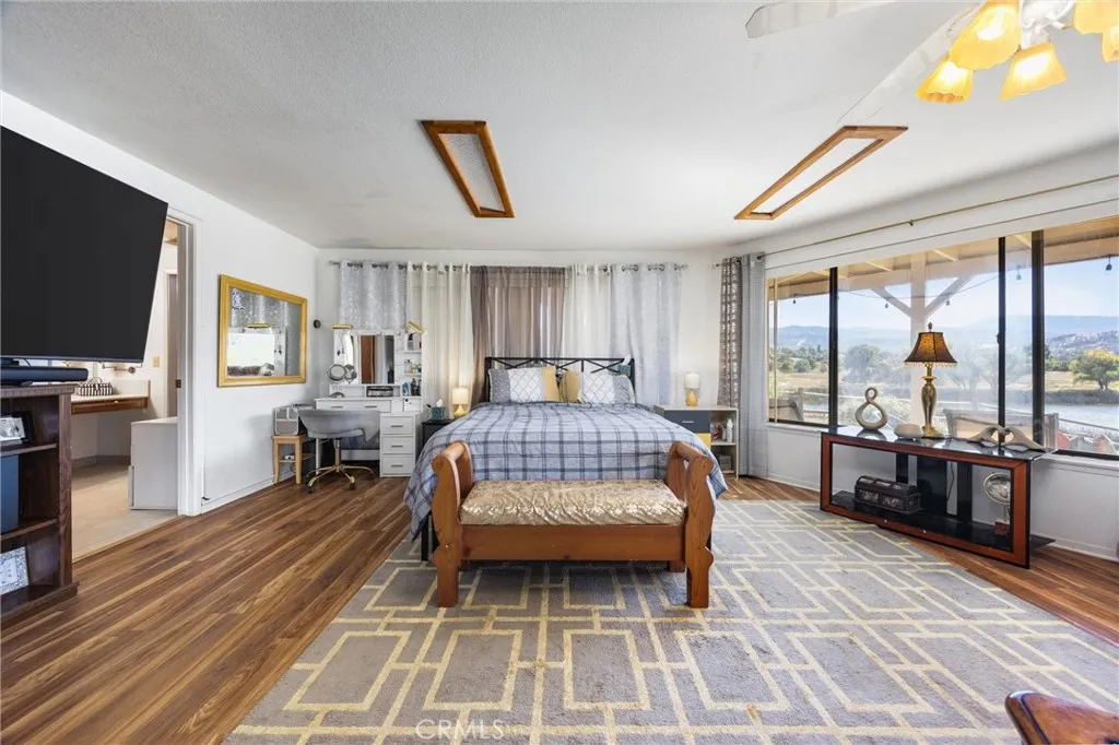 Tehachapi, California 93561, United States, 4 Bedrooms Bedrooms, ,5 BathroomsBathrooms,Residential,Active,229081