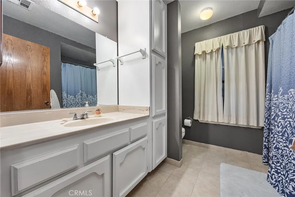 Tehachapi, California 93561, United States, 4 Bedrooms Bedrooms, ,5 BathroomsBathrooms,Residential,Active,229081