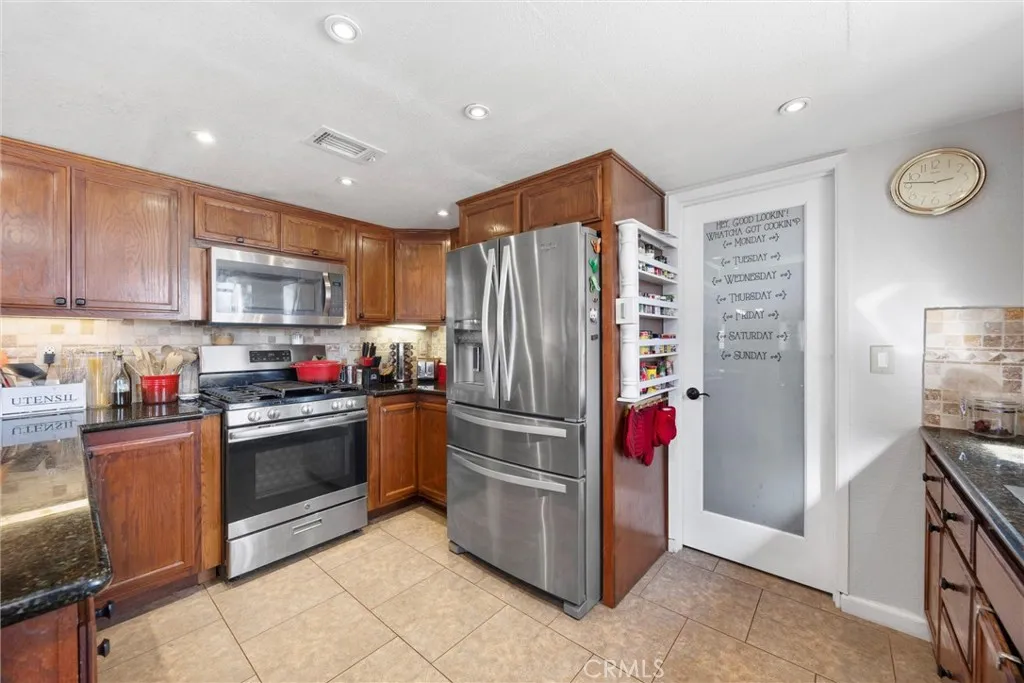 Tehachapi, California 93561, United States, 4 Bedrooms Bedrooms, ,5 BathroomsBathrooms,Residential,Active,229081