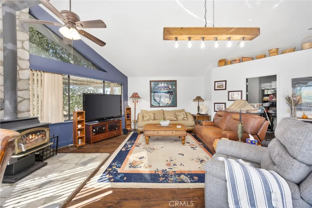 Tehachapi, California 93561, United States, 4 Bedrooms Bedrooms, ,5 BathroomsBathrooms,Residential,Active,229081