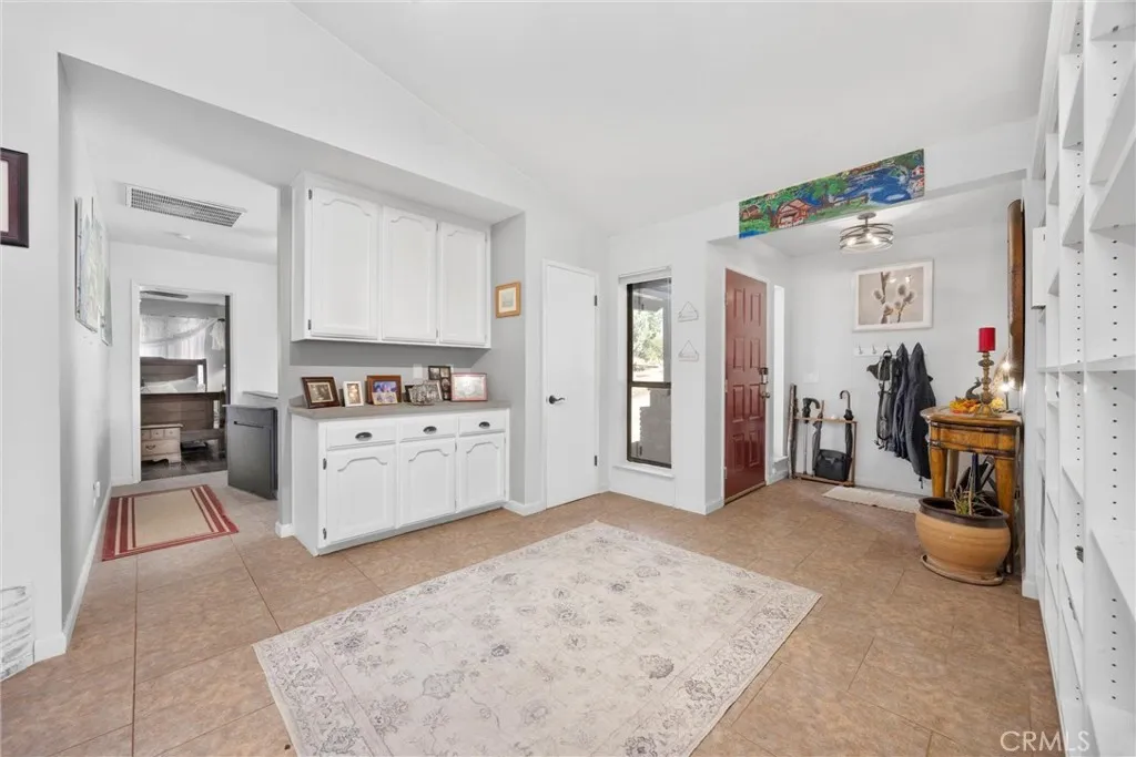 Tehachapi, California 93561, United States, 4 Bedrooms Bedrooms, ,5 BathroomsBathrooms,Residential,Active,229081