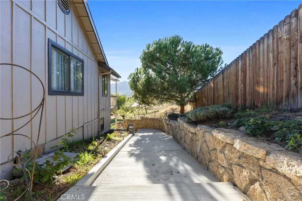 Tehachapi, California 93561, United States, 4 Bedrooms Bedrooms, ,5 BathroomsBathrooms,Residential,Active,229081