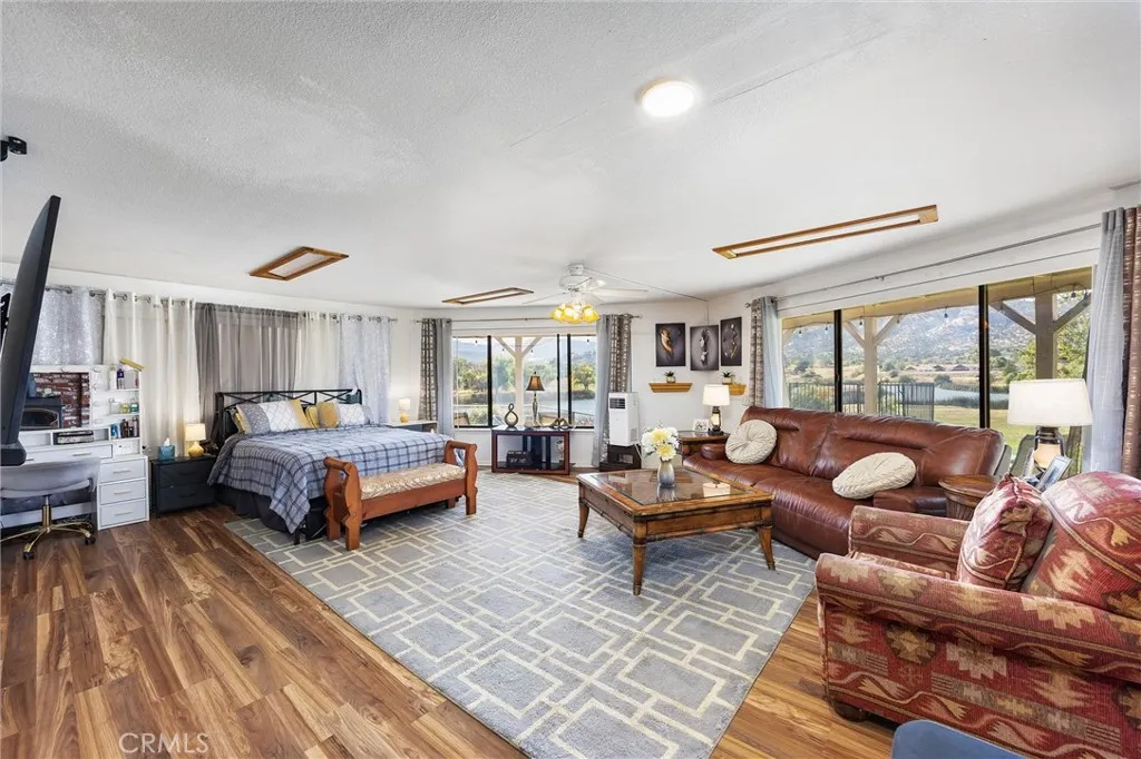 Tehachapi, California 93561, United States, 4 Bedrooms Bedrooms, ,5 BathroomsBathrooms,Residential,Active,229081