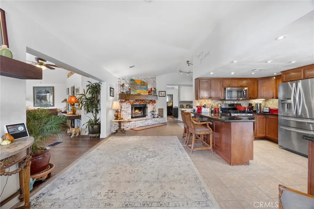 Tehachapi, California 93561, United States, 4 Bedrooms Bedrooms, ,5 BathroomsBathrooms,Residential,Active,229081