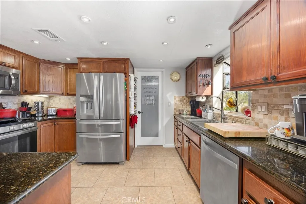 Tehachapi, California 93561, United States, 4 Bedrooms Bedrooms, ,5 BathroomsBathrooms,Residential,Active,229081