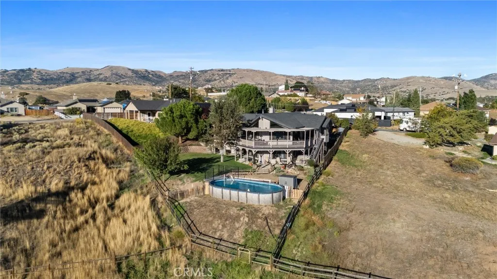 Tehachapi, California 93561, United States, 4 Bedrooms Bedrooms, ,5 BathroomsBathrooms,Residential,Active,229081