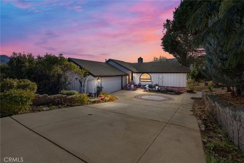 Photo of 20220 Bald Mountain Dr, Tehachapi, CA 93561 (MLS # SR25240820) Photo of 20220 Bald Mountain Dr, Tehachapi, CA 93561 (MLS # SR25240820)