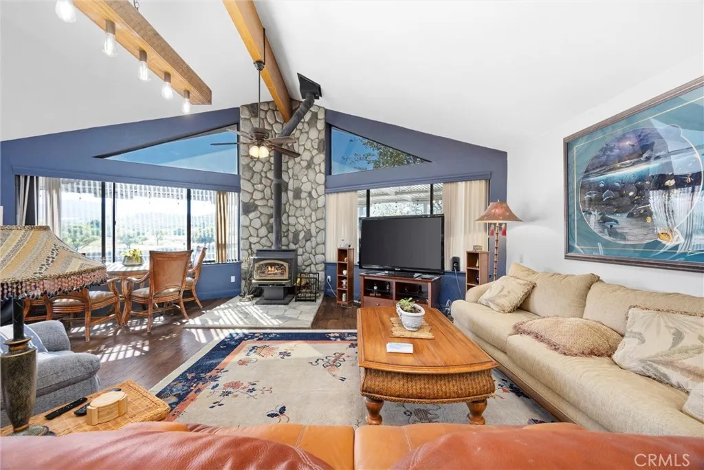 Tehachapi, California 93561, United States, 4 Bedrooms Bedrooms, ,5 BathroomsBathrooms,Residential,Active,229081