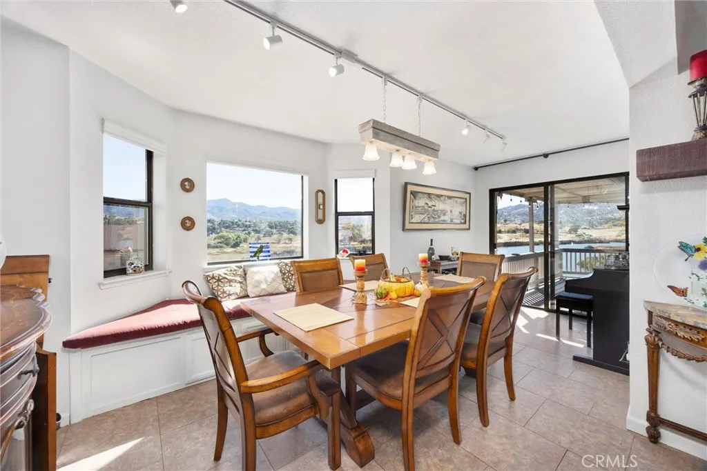 Tehachapi, California 93561, United States, 4 Bedrooms Bedrooms, ,5 BathroomsBathrooms,Residential,Active,229081