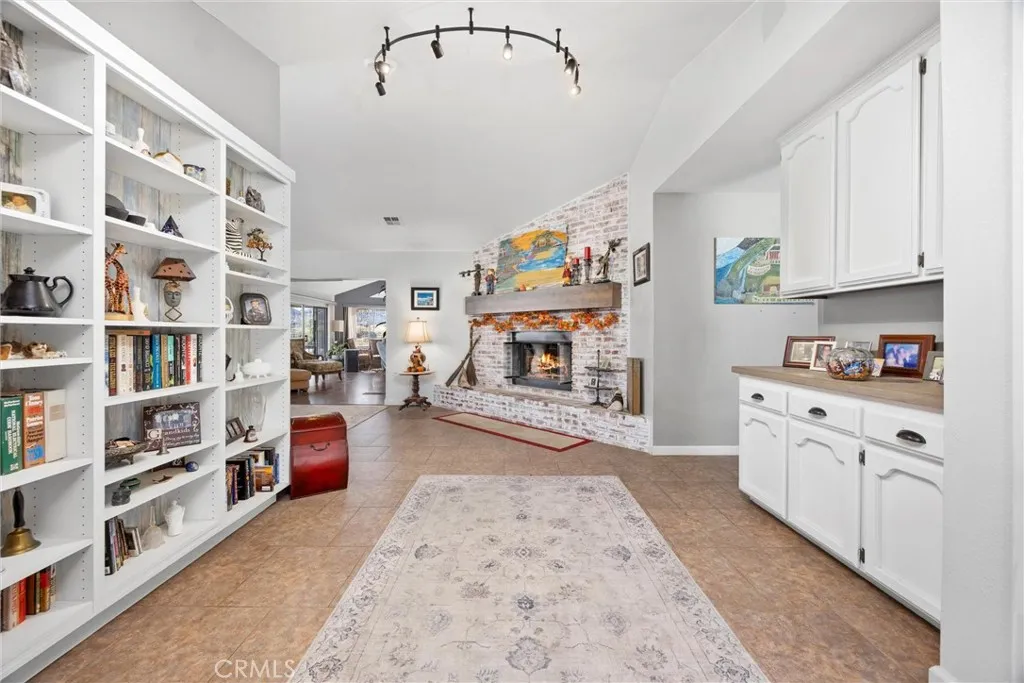 Tehachapi, California 93561, United States, 4 Bedrooms Bedrooms, ,5 BathroomsBathrooms,Residential,Active,229081