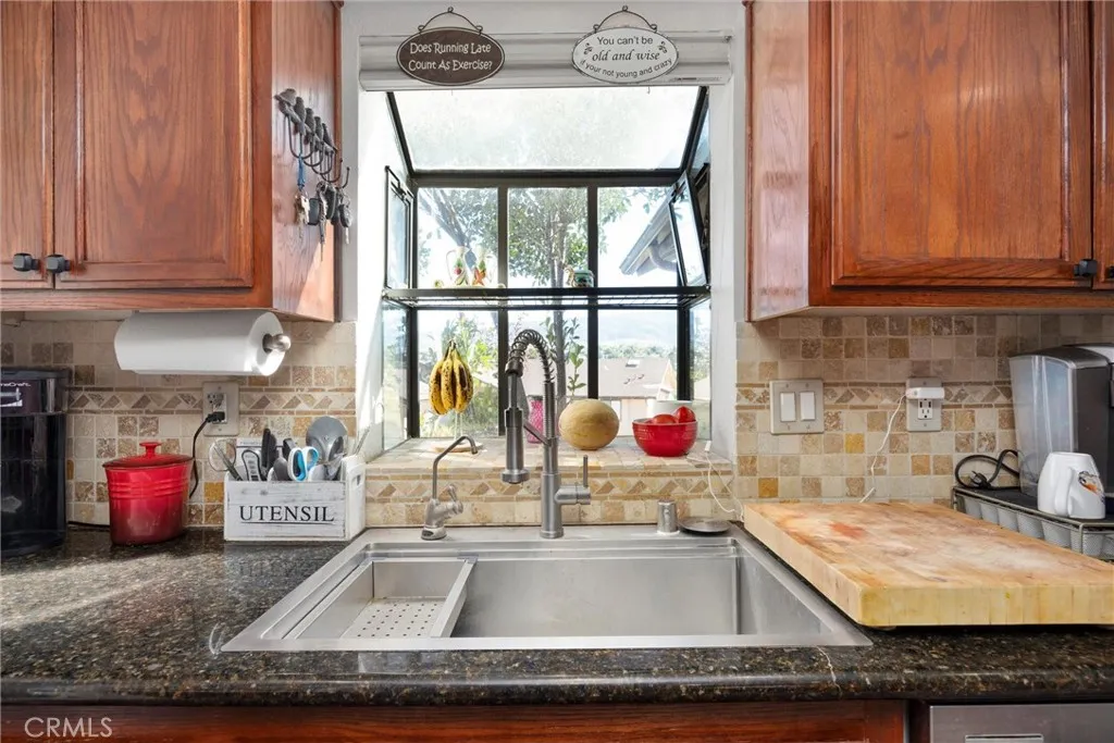 Tehachapi, California 93561, United States, 4 Bedrooms Bedrooms, ,5 BathroomsBathrooms,Residential,Active,229081