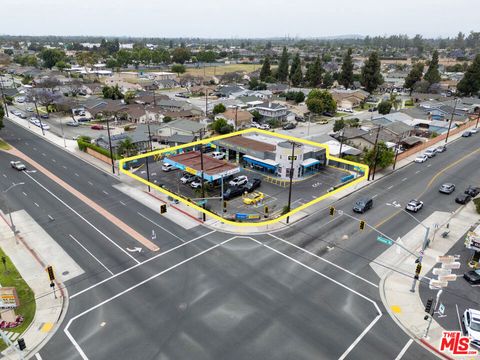 Photo of 21011 Pioneer Boulevard, Lakewood, CA 90715 (MLS # 25553937)