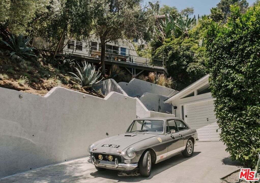 2307 Holly Drive