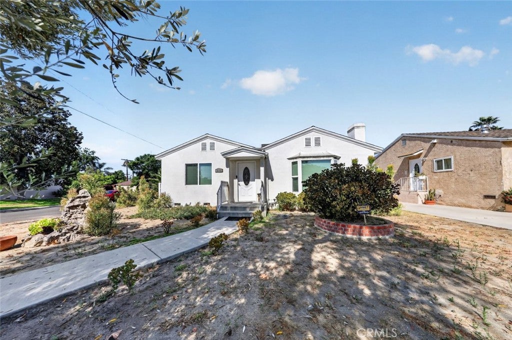 6101 Denny Avenue