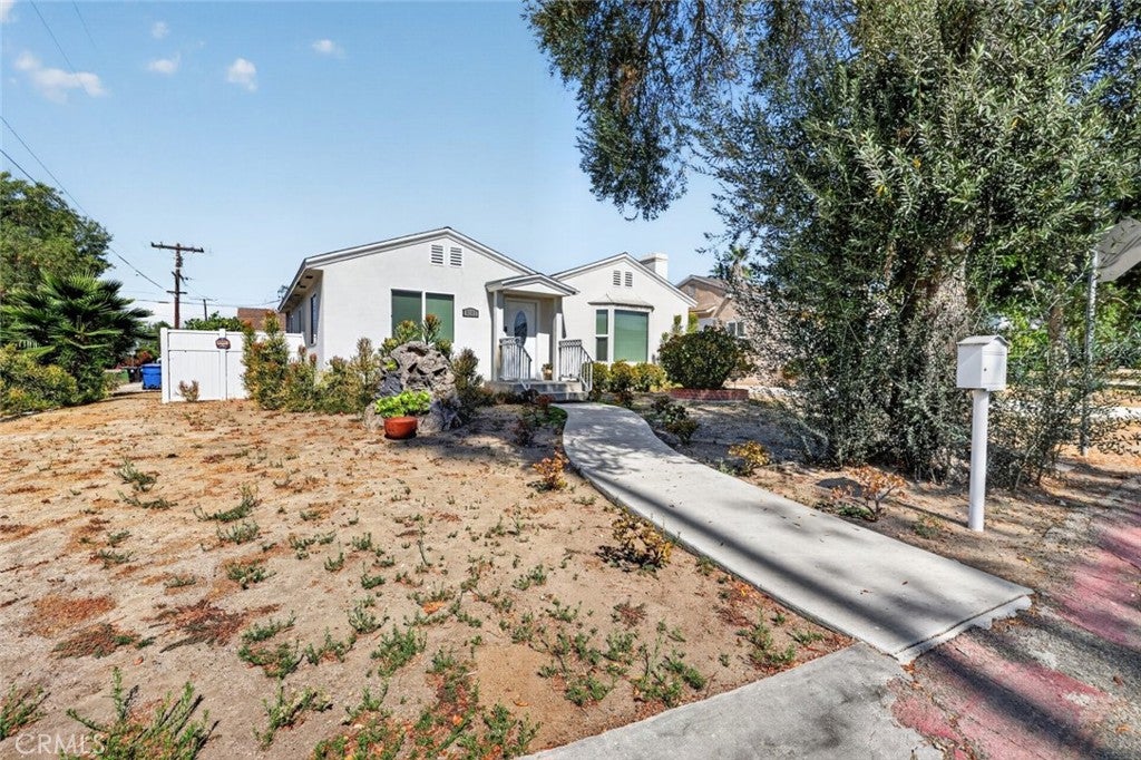 6101 Denny Avenue