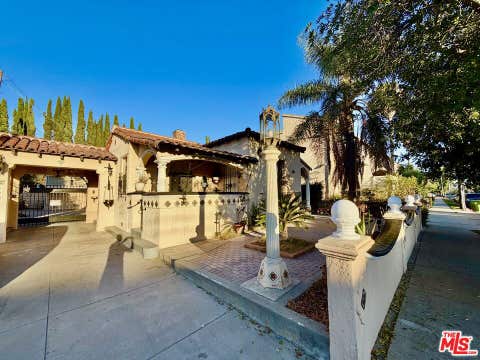 Photo of 6132 Whitsett Avenue, Los Angeles, CA 91606 (MLS # 26872745)