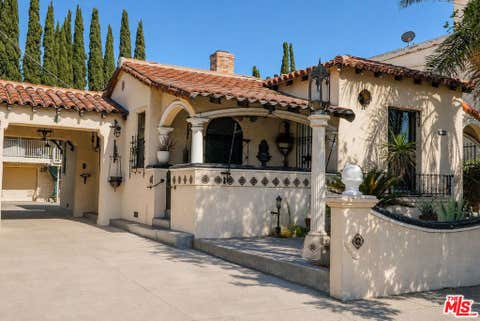 Photo of 6132 Whitsett Avenue, Los Angeles, CA 91606 (MLS # 26872745)