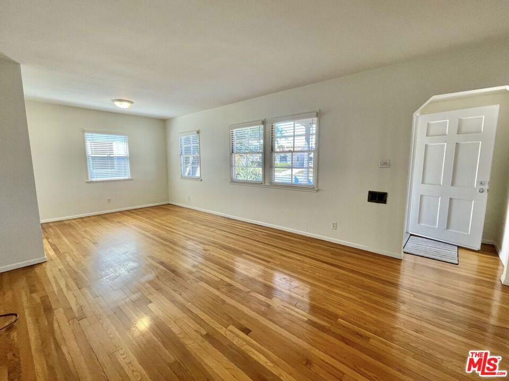 Photo of 854 Rose Avenue, Venice, CA 90291 (MLS # 26695513)