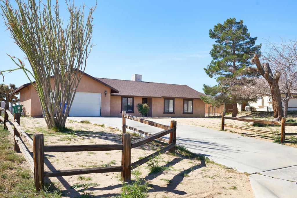 Photo of 58859 Campero Drive, Yucca Valley, CA 92284 (MLS # 219144192PS)
