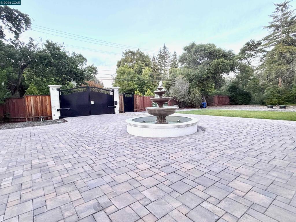 78 Middlefield Rd