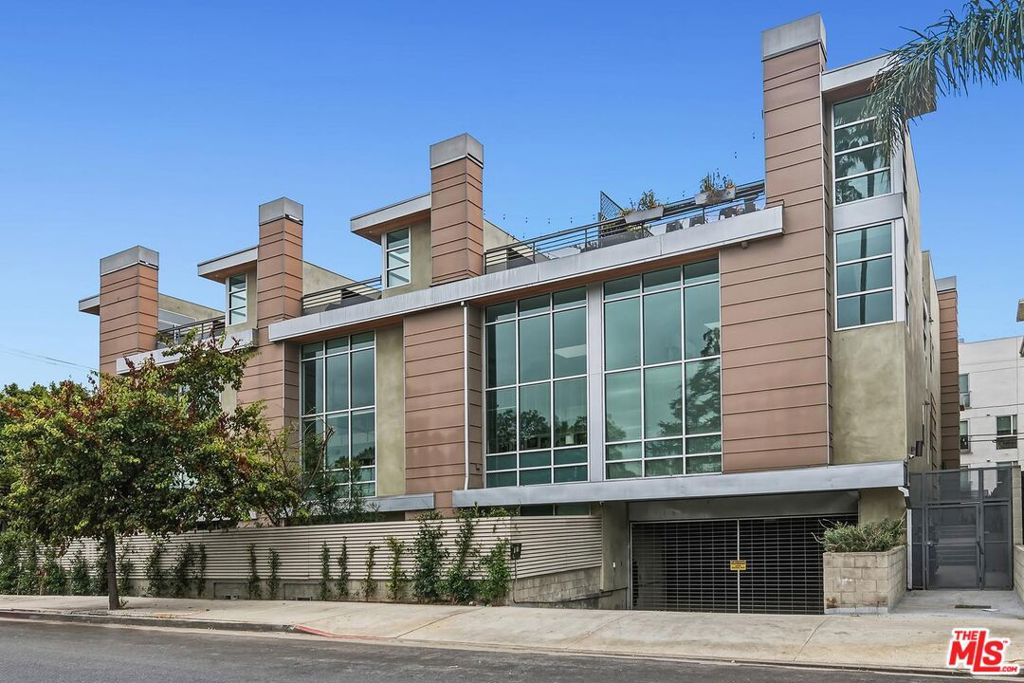 5806 Waring Avenue 14, Los Angeles CA 90038
