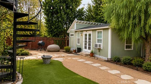 Photo of 9317 Avenue Thompson AVE, Chatsworth, CA 91311 (MLS # SR26166446)